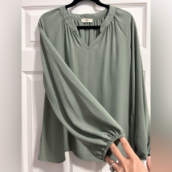 Beautiful xl blouse with puff sleeves ❤️ - Picture 4 of 5